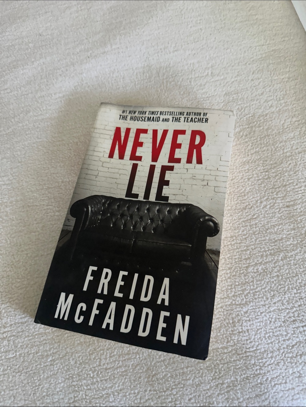Never Lie by Freida McFadden - White, Black and Red Paperback